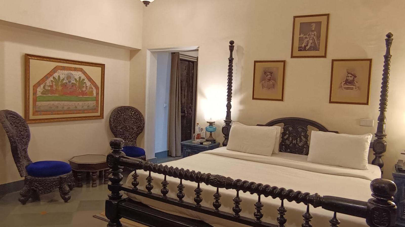 The Royal Retreat & 5*