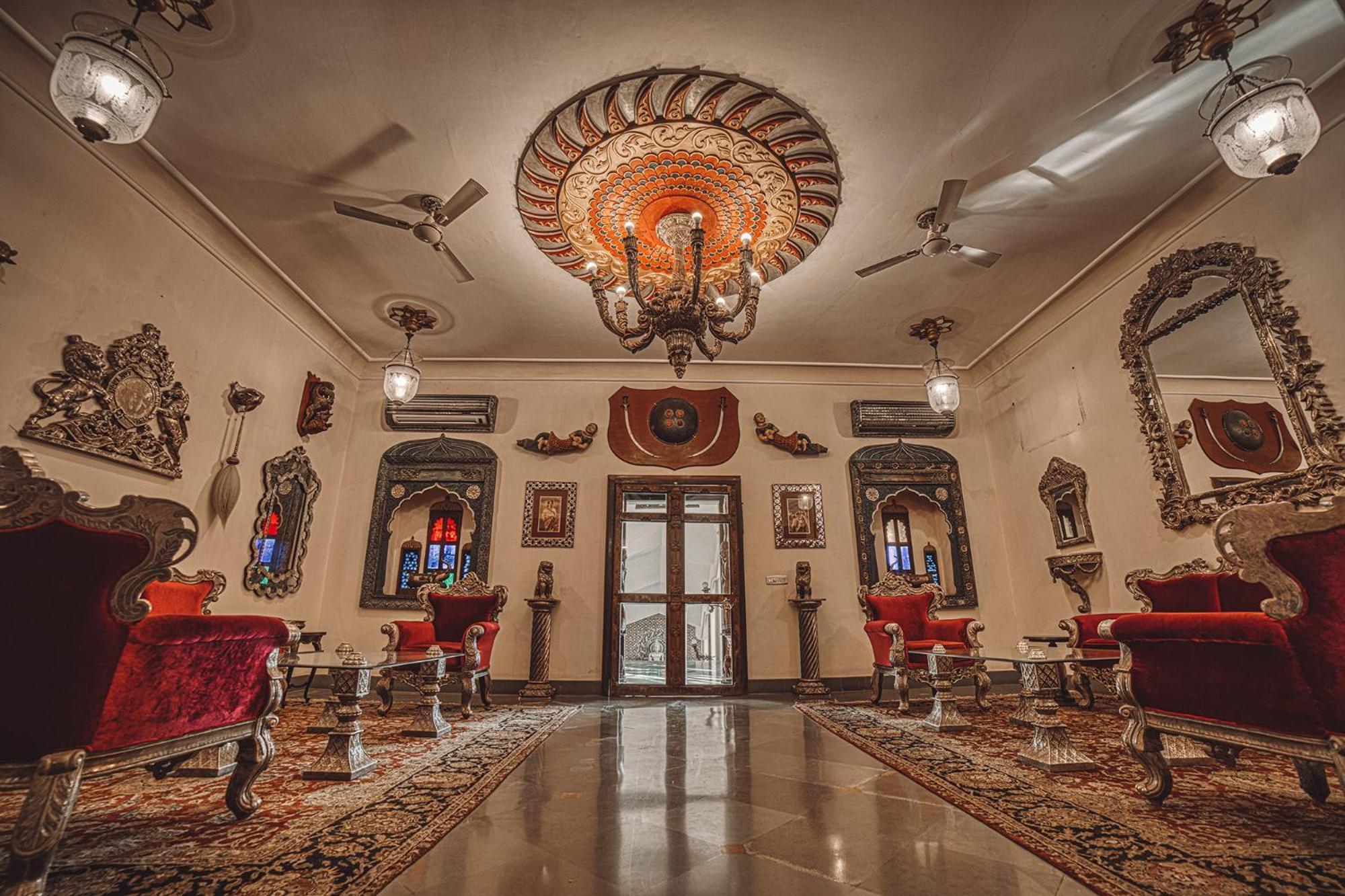 The Royal Retreat & 5* Udaipur