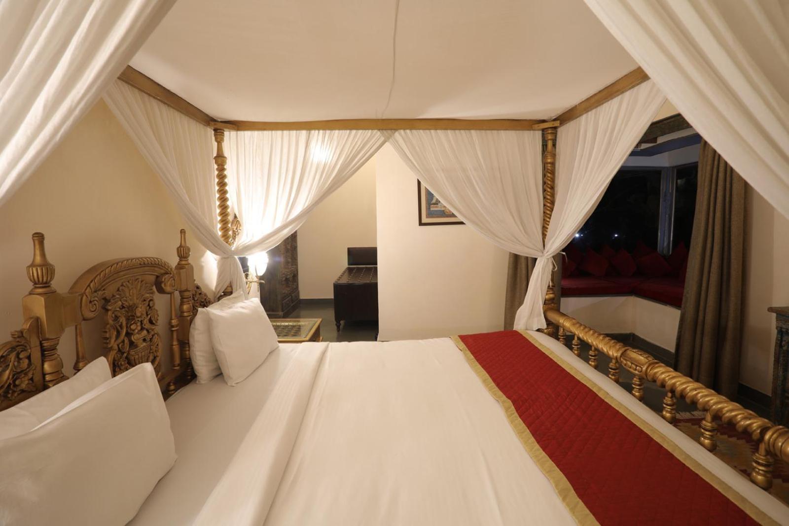 The Royal Retreat & Hotel