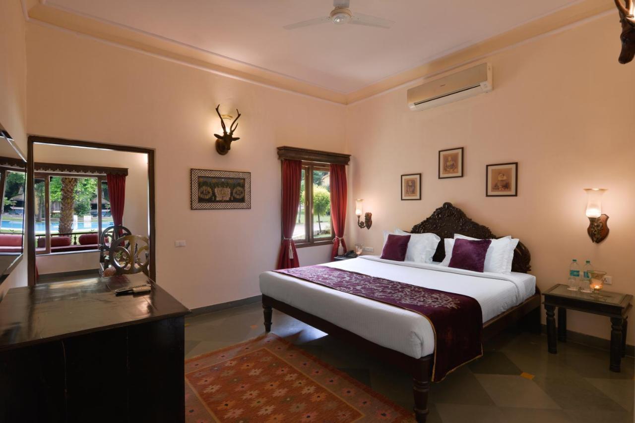 Hotel The Royal Retreat &